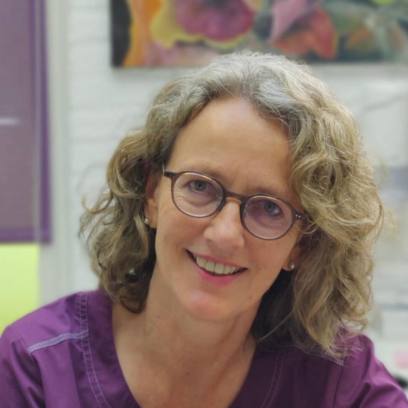 Dr.  Stefanie Krause